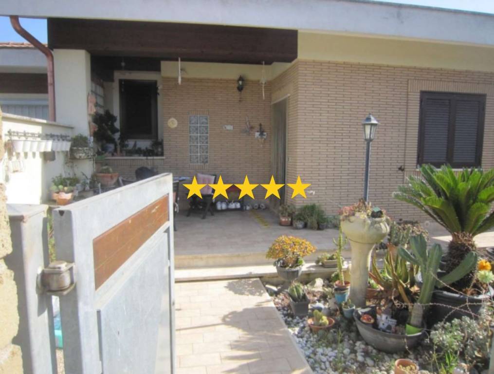 casa indipendente in vendita ad Anzio in zona Stazione