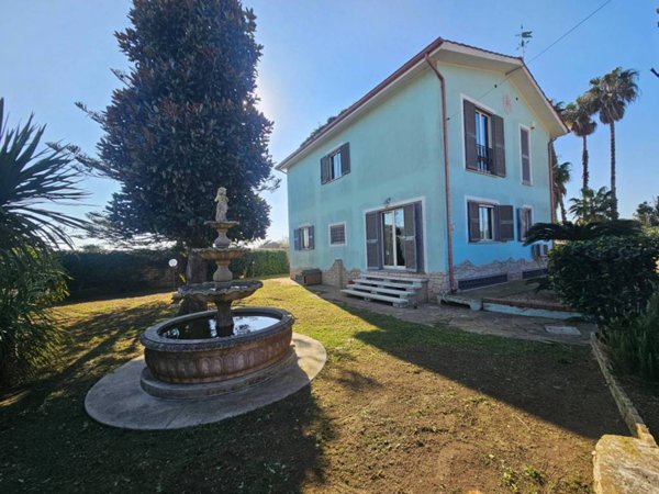 casa indipendente in vendita ad Anzio in zona Villa Claudia