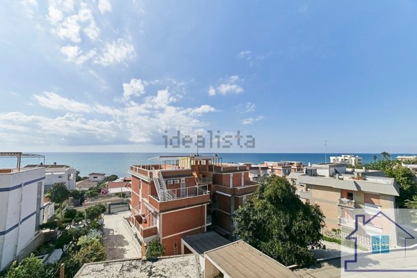 appartamento in vendita ad Anzio in zona Mare