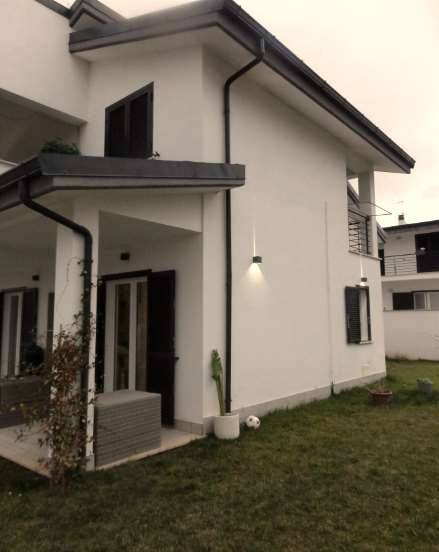 casa indipendente in vendita ad Anzio in zona Marechiaro