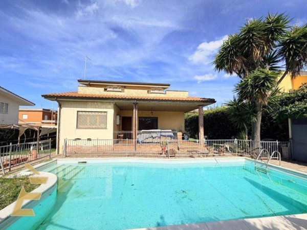 casa indipendente in vendita ad Anzio in zona Lido dei Pini