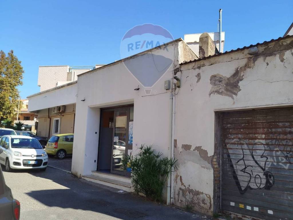 negozio in vendita ad Anzio