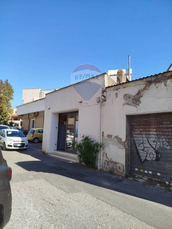 negozio in vendita ad Anzio