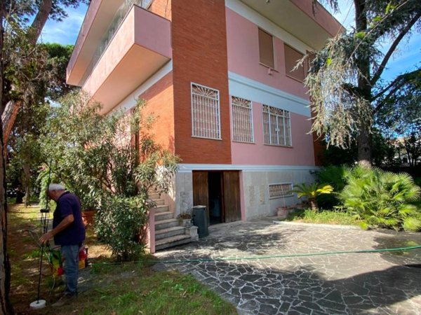 appartamento in vendita ad Anzio in zona Mare