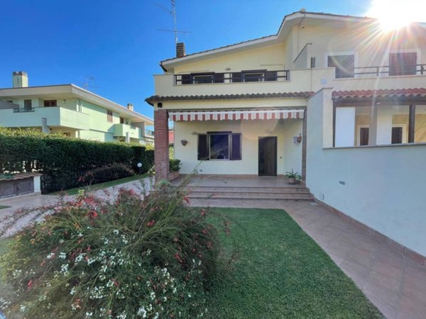 casa indipendente in vendita ad Anzio in zona Stazione