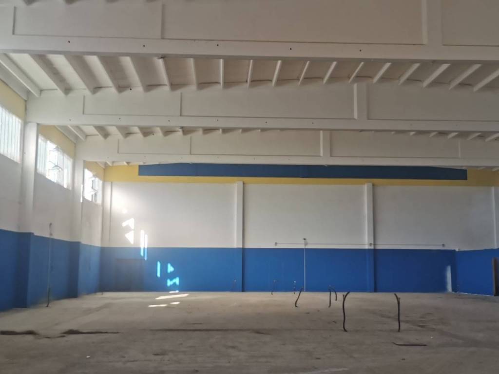 locale commerciale in vendita ad Anzio in zona Stazione