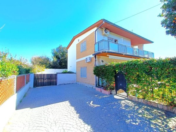 casa indipendente in vendita ad Anzio in zona Cincinnato