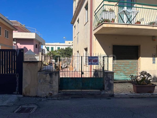 negozio in vendita ad Anzio