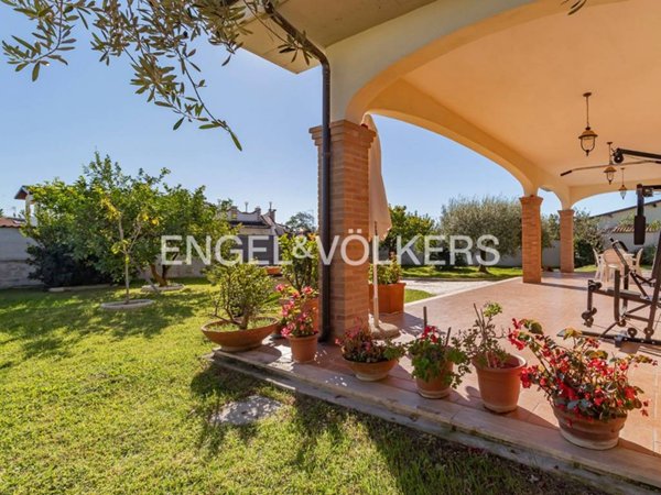 casa indipendente in vendita ad Anzio in zona Villa Claudia