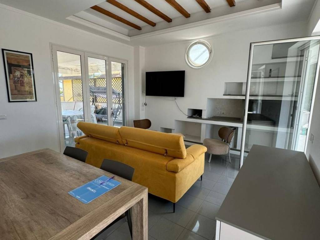 appartamento in vendita ad Anzio in zona Mare