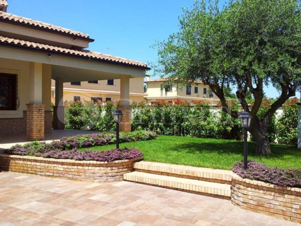 casa indipendente in vendita ad Anzio in zona Stazione