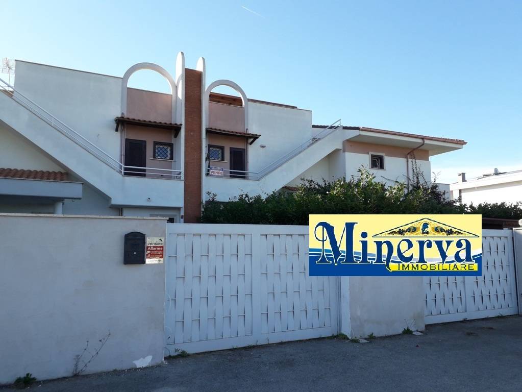 casa indipendente in vendita ad Anzio in zona Mare