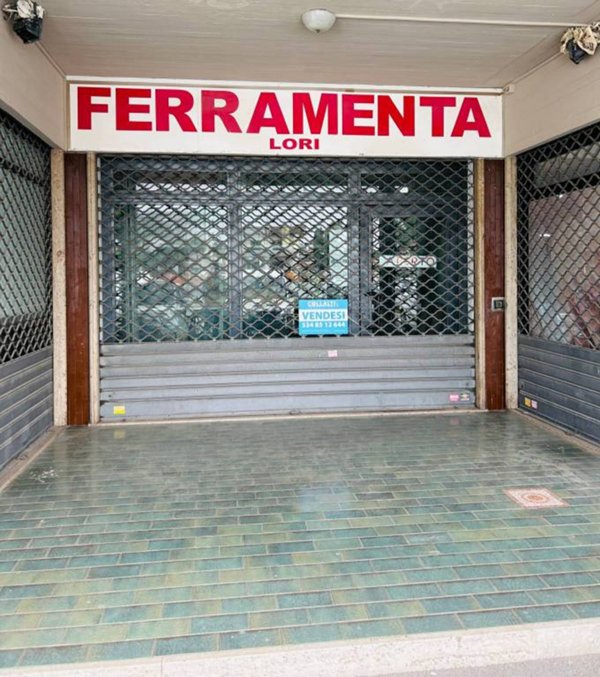 negozio in vendita ad Anzio