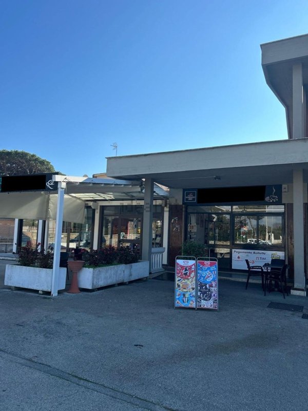 locale commerciale in vendita ad Anzio