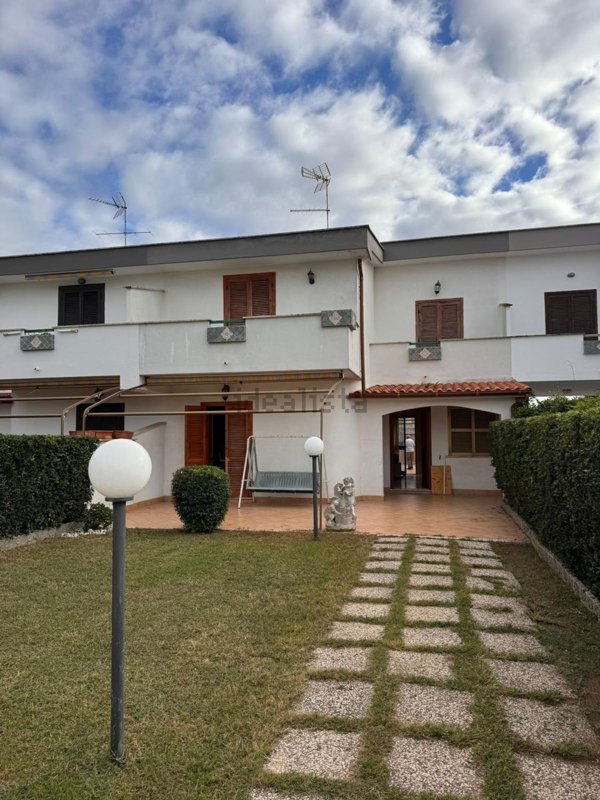 casa indipendente in vendita ad Anzio in zona Villa Claudia
