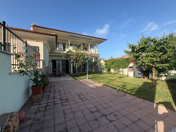 appartamento in vendita ad Anzio in zona Villa Claudia