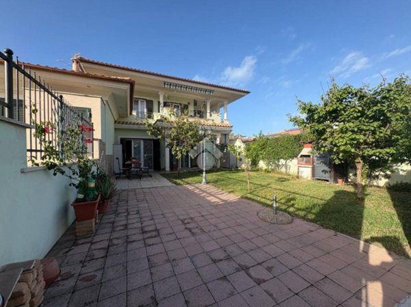 appartamento in vendita ad Anzio in zona Villa Claudia