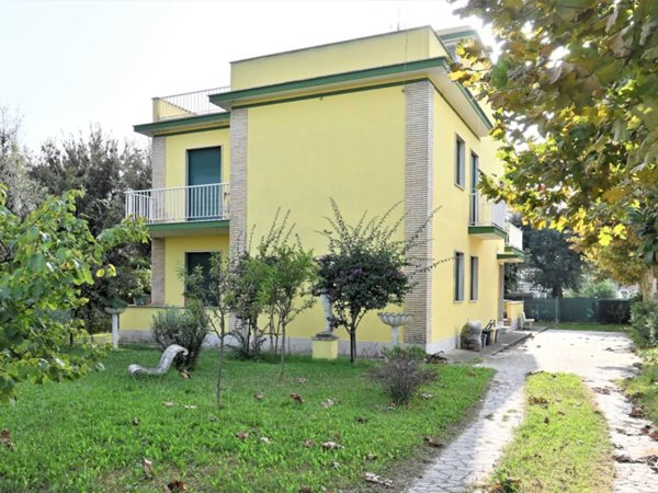 casa indipendente in vendita ad Anzio in zona Mare