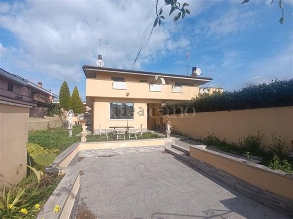casa indipendente in vendita ad Anzio in zona Villa Claudia