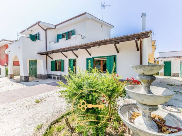 casa indipendente in vendita ad Anzio in zona Mare