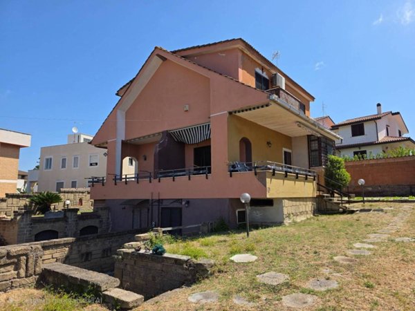 casa indipendente in vendita ad Anzio in zona Marechiaro