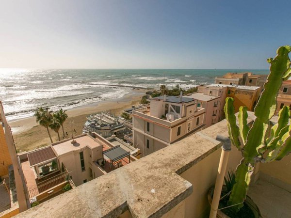 appartamento in vendita ad Anzio in zona Mare
