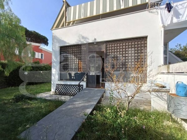 casa indipendente in vendita ad Anzio in zona Villa Claudia