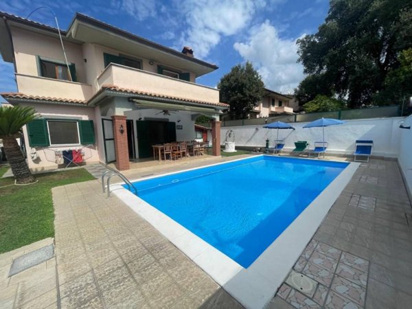 casa indipendente in vendita ad Anzio in zona Lido dei Pini
