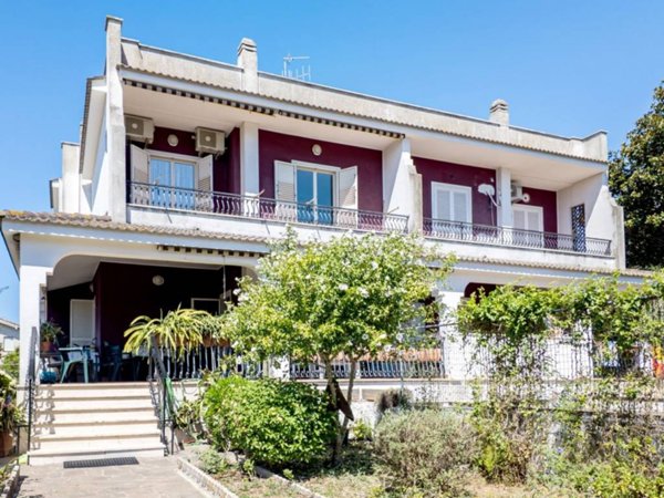 casa indipendente in vendita ad Anzio in zona Villa Claudia