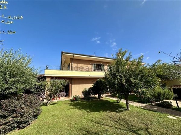 casa indipendente in vendita ad Anzio in zona Villa Claudia