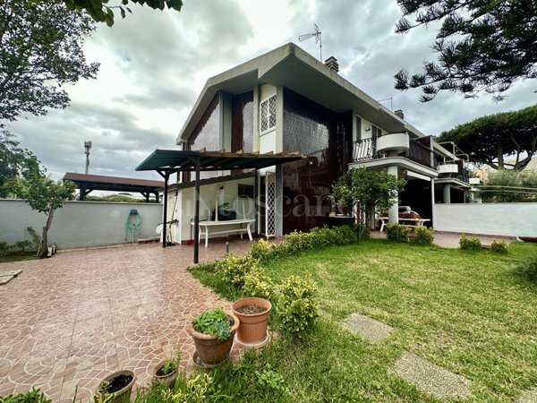 casa indipendente in vendita ad Anzio in zona Mare