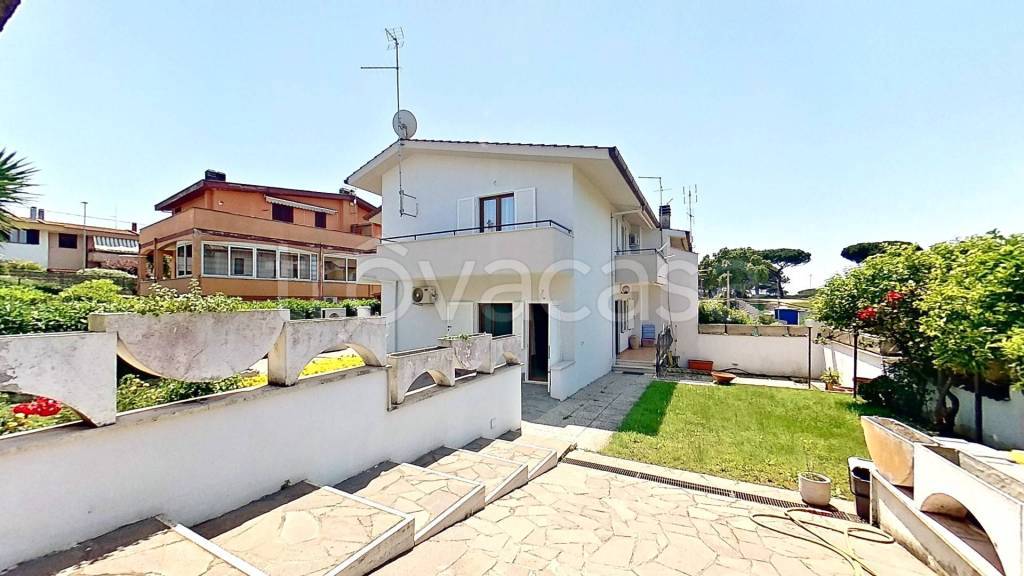 casa indipendente in vendita ad Anzio in zona Stazione
