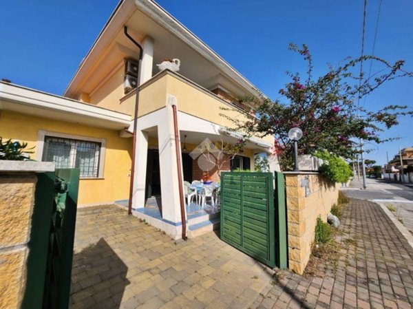 casa indipendente in vendita ad Anzio in zona Cincinnato