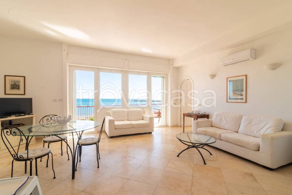 appartamento in vendita ad Anzio in zona Mare