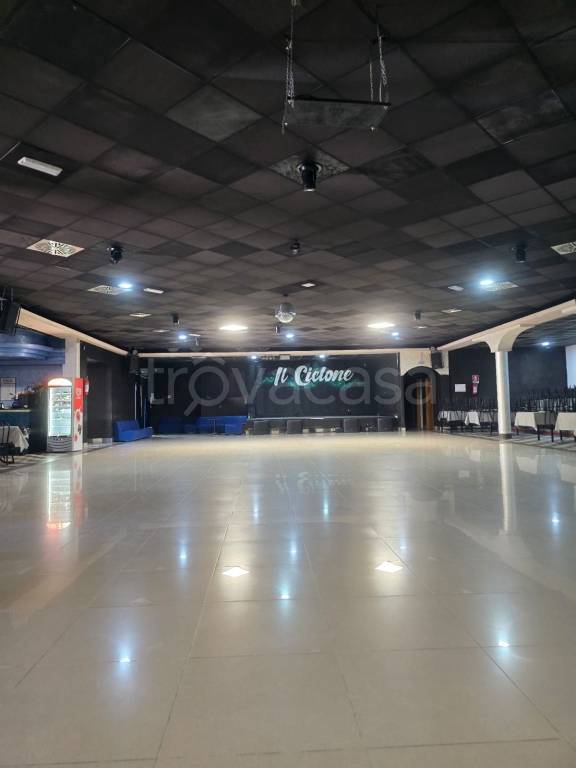 locale commerciale in vendita ad Anzio in zona Stazione