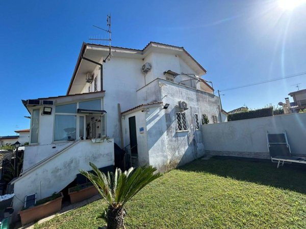casa indipendente in vendita ad Anzio in zona Mare