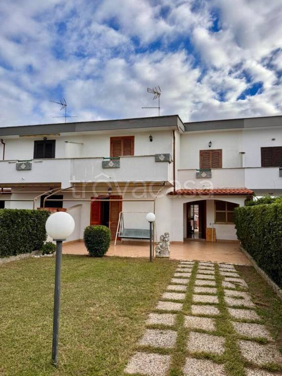 casa indipendente in vendita ad Anzio in zona Villa Claudia