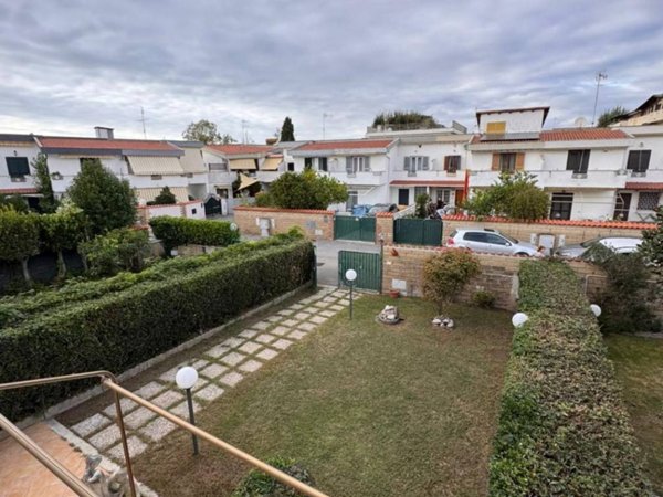 casa indipendente in vendita ad Anzio in zona Villa Claudia
