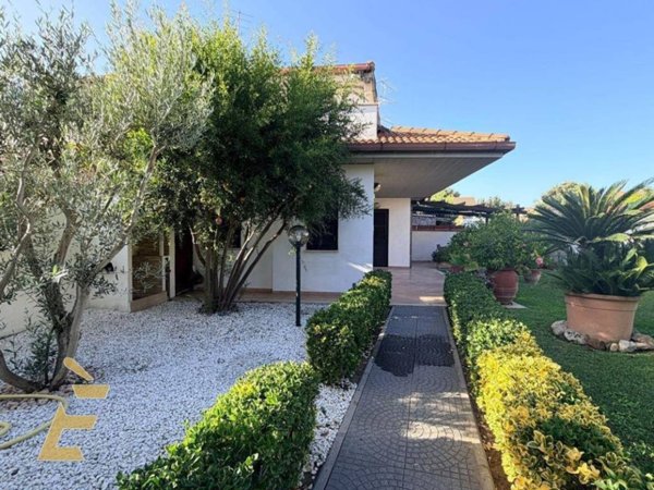 casa indipendente in vendita ad Anzio in zona Lido dei Pini