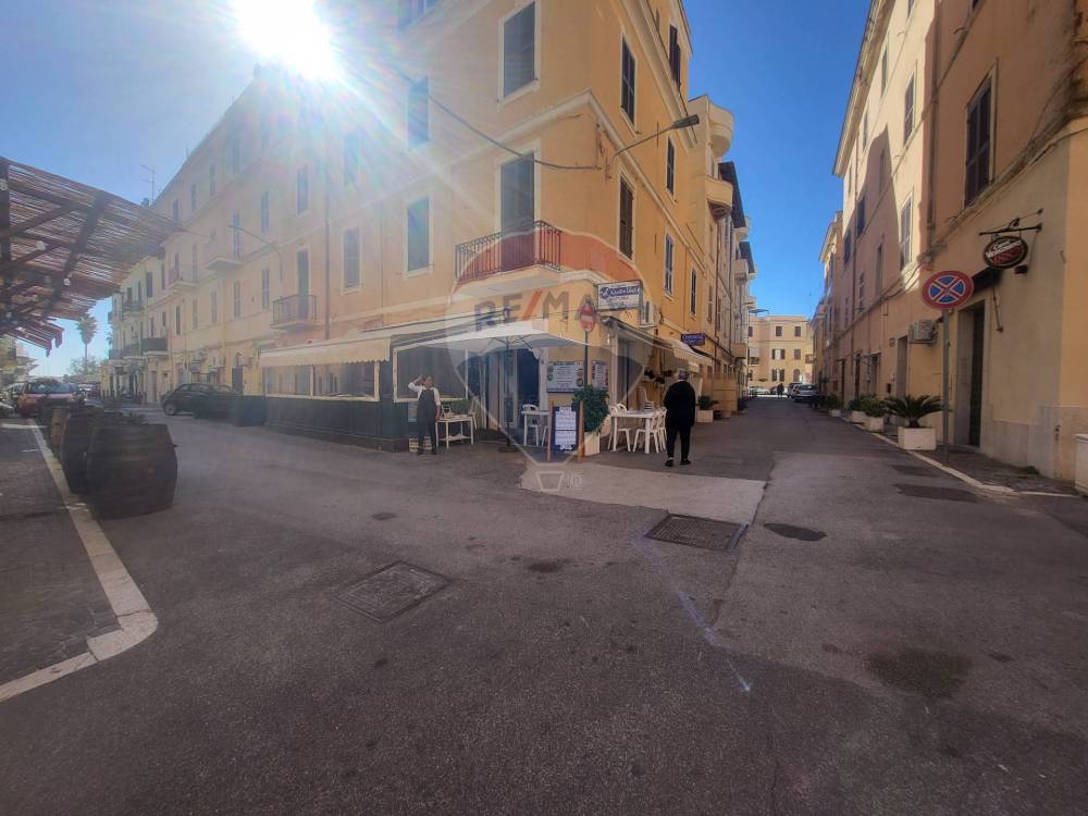 locale commerciale in vendita ad Anzio