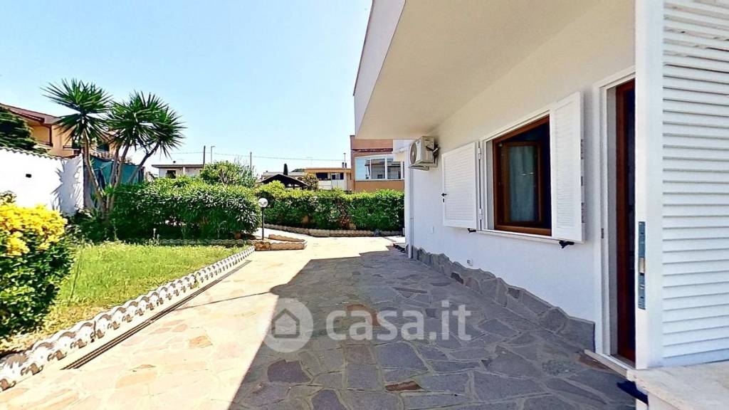 casa indipendente in vendita ad Anzio in zona Stazione