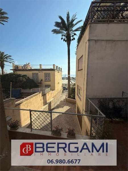 appartamento in vendita ad Anzio in zona Mare