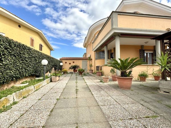 casa indipendente in vendita ad Anzio