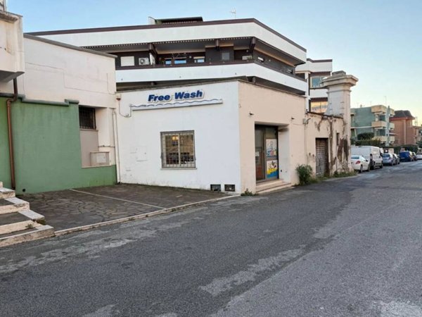 negozio in vendita ad Anzio