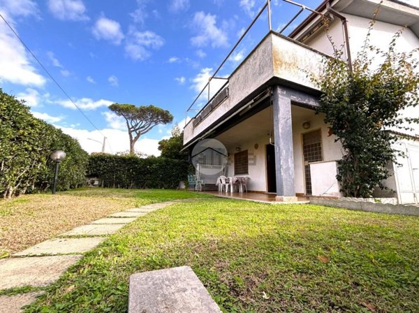 casa indipendente in vendita ad Anzio in zona Villa Claudia