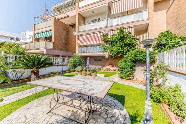 casa indipendente in vendita ad Anzio in zona Mare