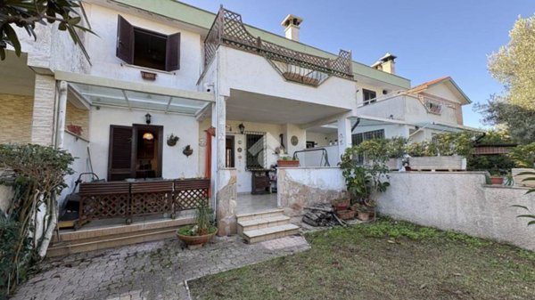 casa indipendente in vendita ad Anzio in zona Villa Claudia