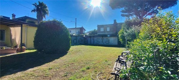 casa indipendente in vendita ad Anzio in zona Villa Claudia