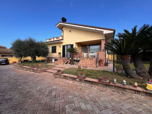 casa indipendente in vendita ad Anzio in zona Mare