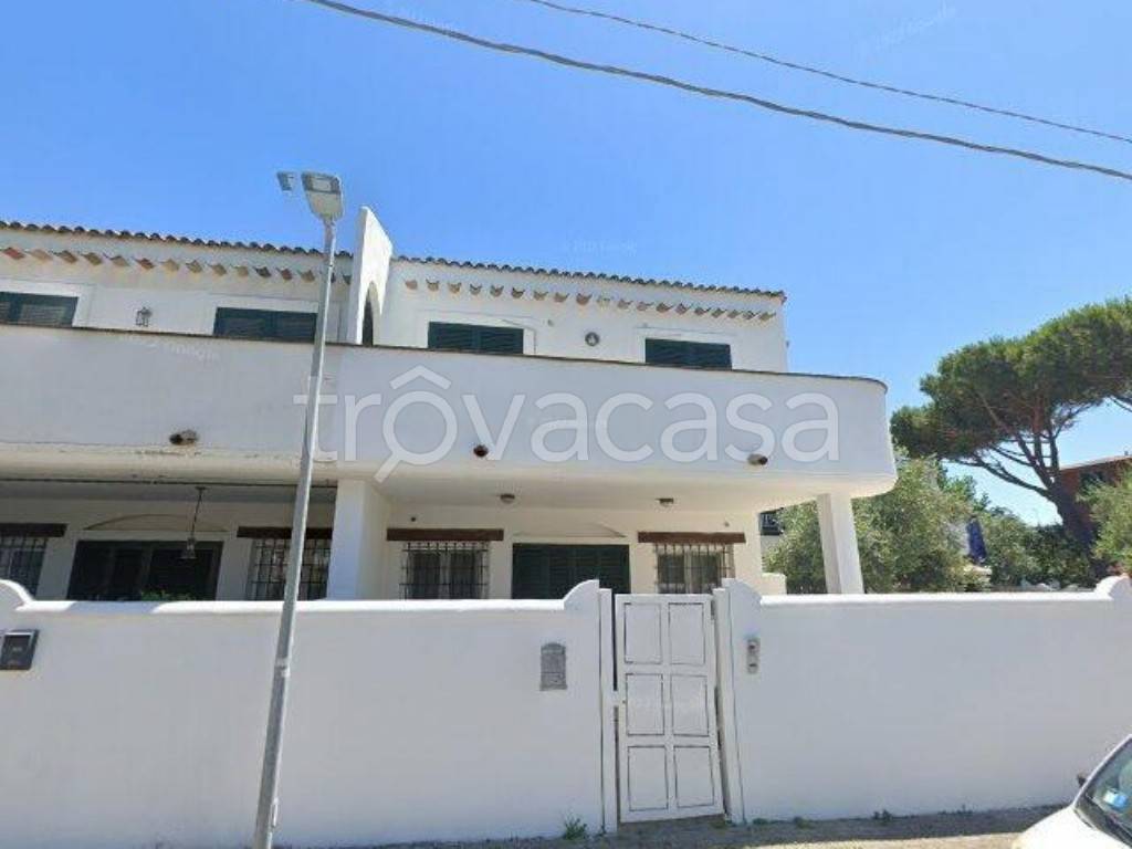 casa indipendente in vendita ad Anzio in zona Cincinnato